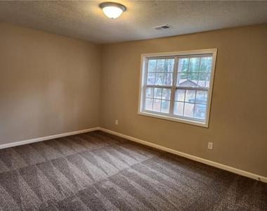 1285 S Lea Court Se - Photo Thumbnail 8