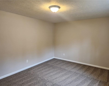 1285 S Lea Court Se - Photo Thumbnail 5