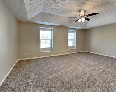 231 Waterbury Way - Photo Thumbnail 7