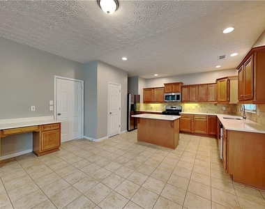 231 Waterbury Way - Photo Thumbnail 5