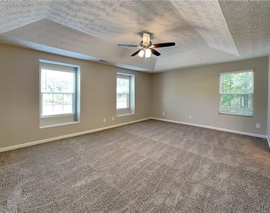 231 Waterbury Way - Photo Thumbnail 6