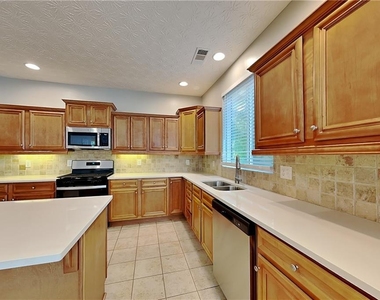 231 Waterbury Way - Photo Thumbnail 4