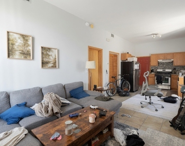 1337 W Huron Street - Photo Thumbnail 5