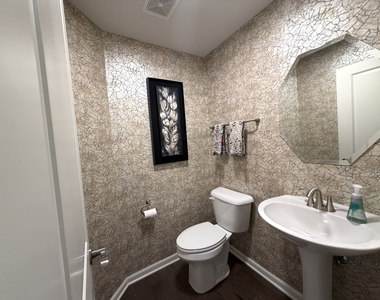 1607 Carlstedt Drive - Photo Thumbnail 5