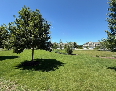 1607 Carlstedt Drive - Photo Thumbnail 12
