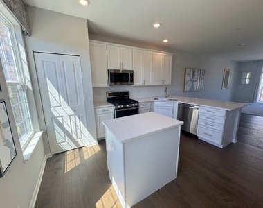 1607 Carlstedt Drive - Photo Thumbnail 3