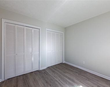 4283 E Paulding Drive - Photo Thumbnail 5