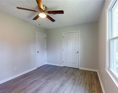 4283 E Paulding Drive - Photo Thumbnail 10
