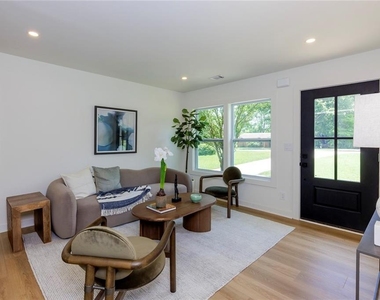 3026 Brook Drive - Photo Thumbnail 6