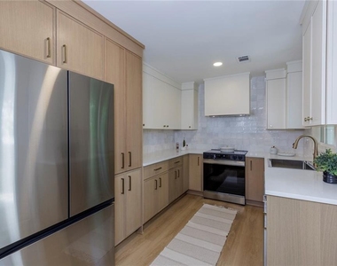 3026 Brook Drive - Photo Thumbnail 11