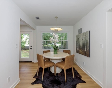 3026 Brook Drive - Photo Thumbnail 8