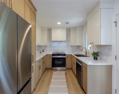 3026 Brook Drive - Photo Thumbnail 10