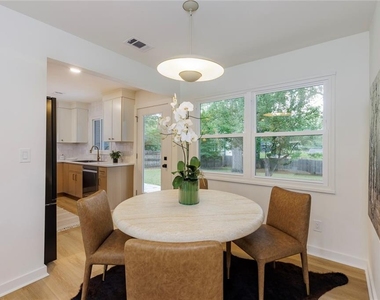 3026 Brook Drive - Photo Thumbnail 9