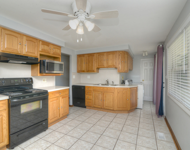 930 Sharon Lane - Photo Thumbnail 9