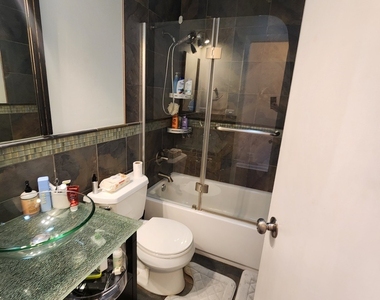 220 Hawthorne Court - Photo Thumbnail 4