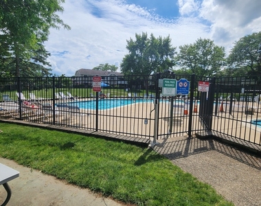 220 Hawthorne Court - Photo Thumbnail 13