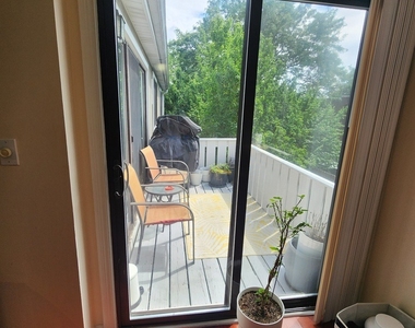 220 Hawthorne Court - Photo Thumbnail 11