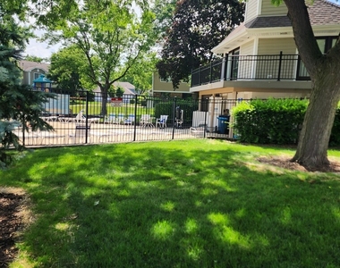 220 Hawthorne Court - Photo Thumbnail 15