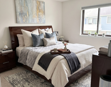 220 Hawthorne Court - Photo Thumbnail 16