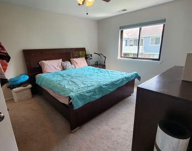 220 Hawthorne Court - Photo Thumbnail 2