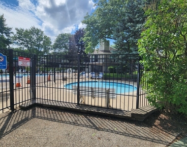 220 Hawthorne Court - Photo Thumbnail 12