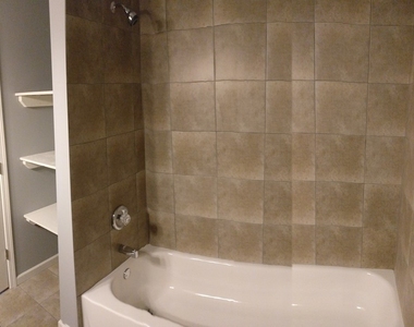 6342 S Ingleside Avenue - Photo Thumbnail 6