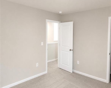 701 Bryson Lake Circle - Photo Thumbnail 5