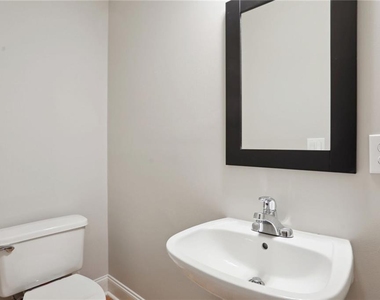 99 Bates Avenue Ne - Photo Thumbnail 12