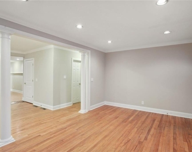 99 Bates Avenue Ne - Photo Thumbnail 3