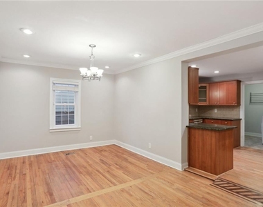 99 Bates Avenue Ne - Photo Thumbnail 5