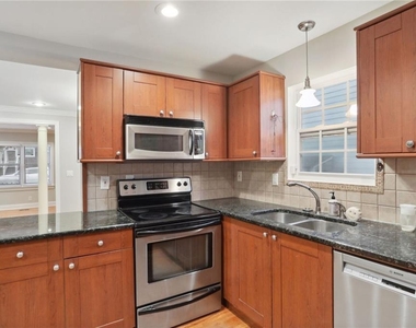 99 Bates Avenue Ne - Photo Thumbnail 8