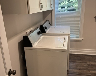 1023 Dean Street - Photo Thumbnail 9