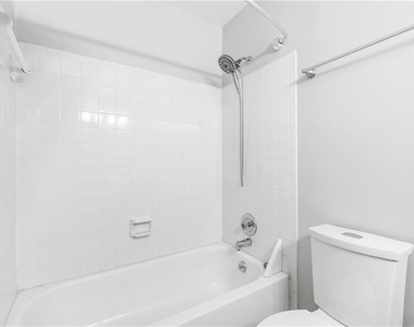 46 Mount Vernon Circle - Photo Thumbnail 22