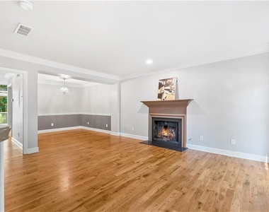 46 Mount Vernon Circle - Photo Thumbnail 5