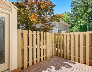 46 Mount Vernon Circle - Photo Thumbnail 30