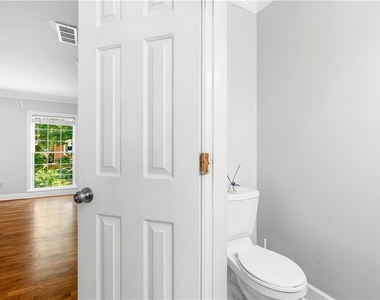 46 Mount Vernon Circle - Photo Thumbnail 23