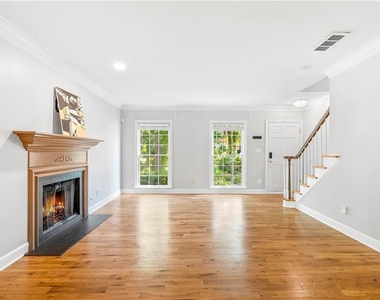 46 Mount Vernon Circle - Photo Thumbnail 3