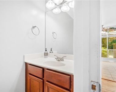 46 Mount Vernon Circle - Photo Thumbnail 14