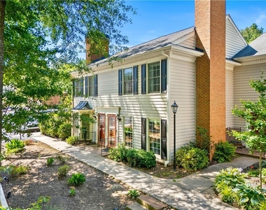 46 Mount Vernon Circle - Photo Thumbnail 1