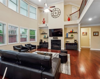 4305 Holton Avenue - Photo Thumbnail 5