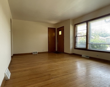 5819 S Narragansett Avenue - Photo Thumbnail 2