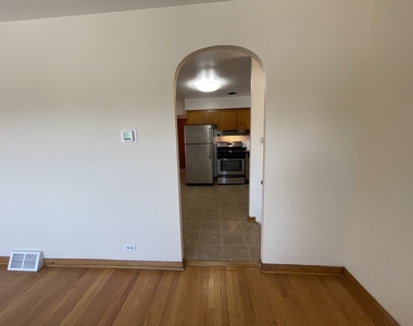 5819 S Narragansett Avenue - Photo Thumbnail 3