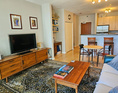 600 N Kingsbury Street - Photo Thumbnail 6