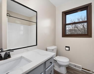 1643 Park Avenue - Photo Thumbnail 10