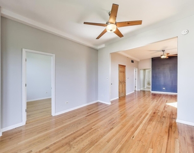 2733 N Mozart Street - Photo Thumbnail 3