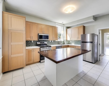 2733 N Mozart Street - Photo Thumbnail 8