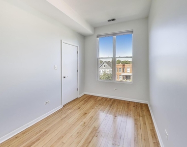 2733 N Mozart Street - Photo Thumbnail 9