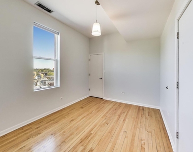 2733 N Mozart Street - Photo Thumbnail 11