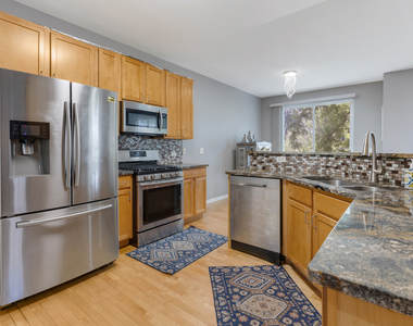 460 Vaughn Circle - Photo Thumbnail 8