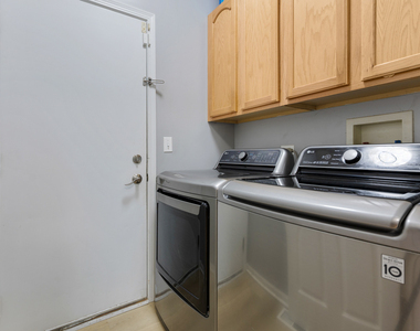 460 Vaughn Circle - Photo Thumbnail 18